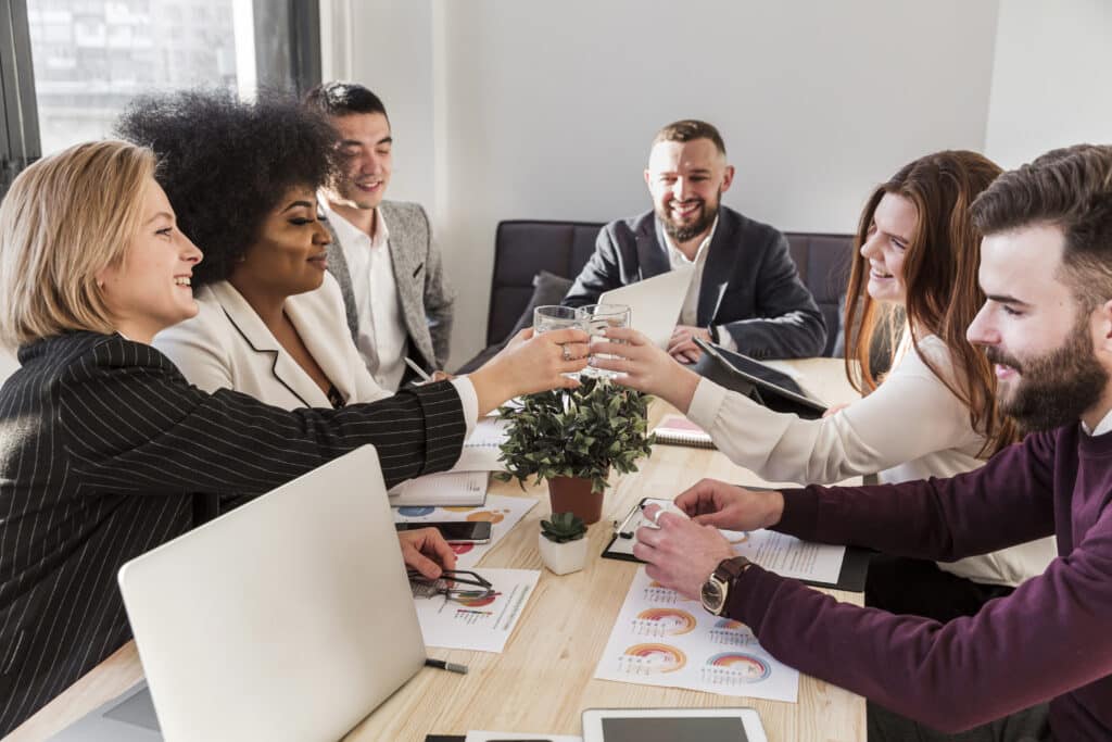 Las mejores estrategias para conectar con tus clientes en el marketing digital 4 front view business people office